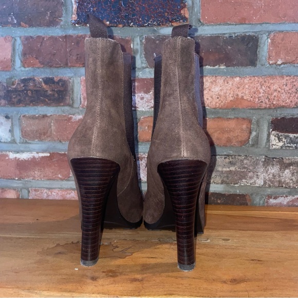 Lauren Ralph Lauren Chocolate Brown Suede Ankle Boot 7 1/2 - Picture 3 of 7